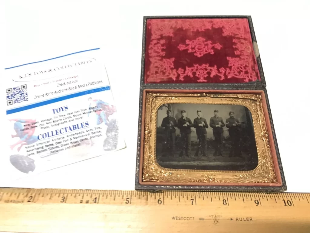 Rare Tin Type Civil War Unidentified 5 Soldiers in Uniform with Weapons Tintype